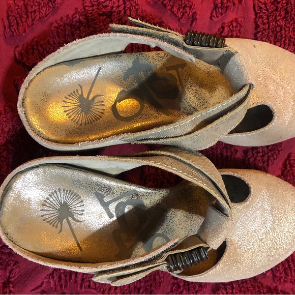 OTBT Tan and Gold Mules size 7.5 - Picture 2 of 6